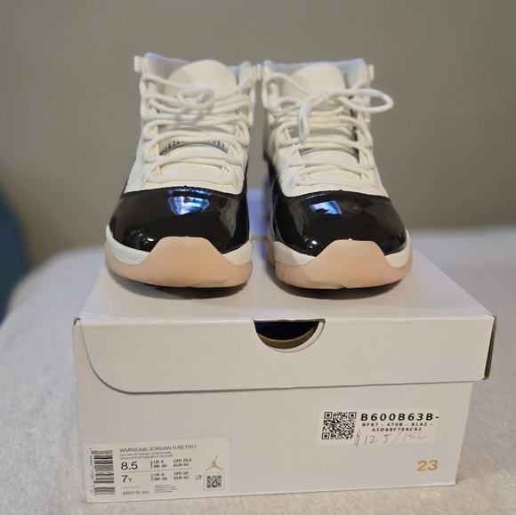 Nike Air Jordan Retro 11 "Neopolitan" Women - Picture 6 of 13